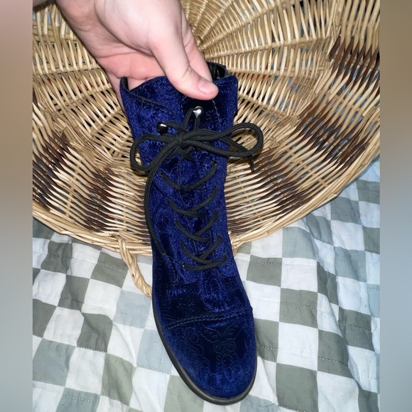“indigo rd.” royal blue, velvet combat boots - Women’s Size: 8 - Picture 4 of 4